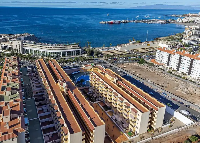 Bonito apartamento con piscina en frente del mar