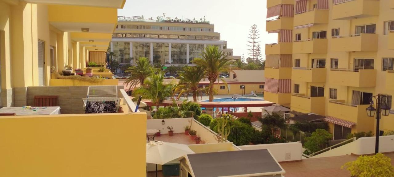 Apartamento Luminoso Y Bonito Con Piscina En Frente Del Mar